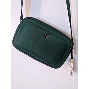 Lululemon Crossbody Camera Bag 2L Legacy Green Adjustable Strap Messenger Bag